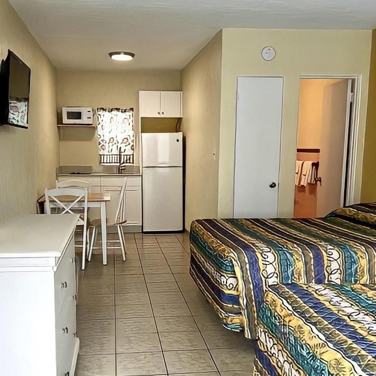 Kuchyň nebo kuchyňský kout v ubytování Beach Colony Motel