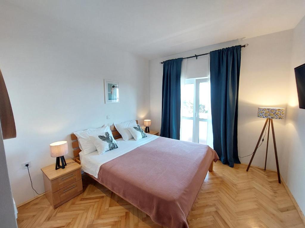 Ένα ή περισσότερα κρεβάτια σε δωμάτιο στο Vila Luka