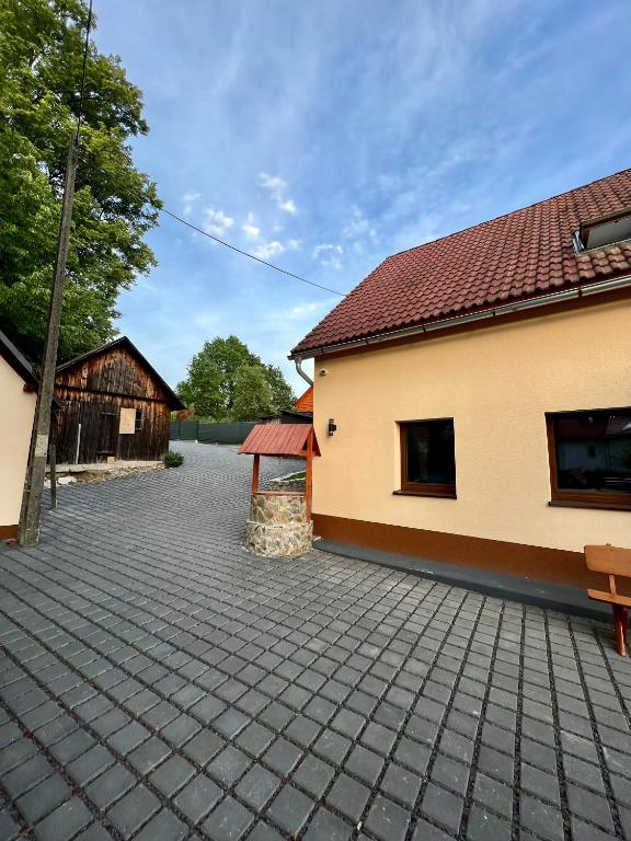 Budova, v ktorej sa apartmán nachádza