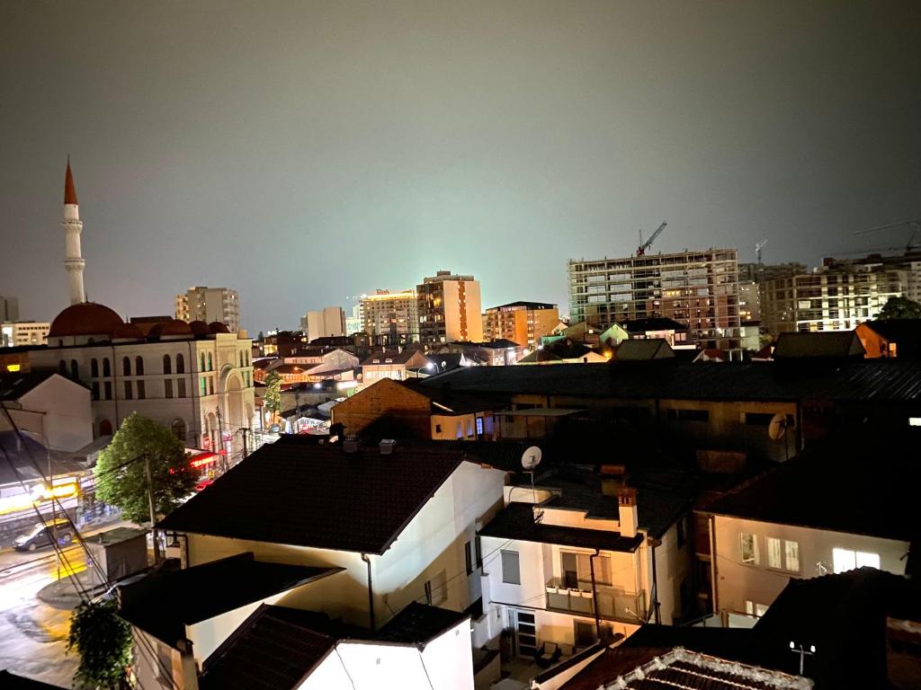 Nespecifikovaný výhled na destinaci Priština nebo výhled na město při pohledu z hotelu