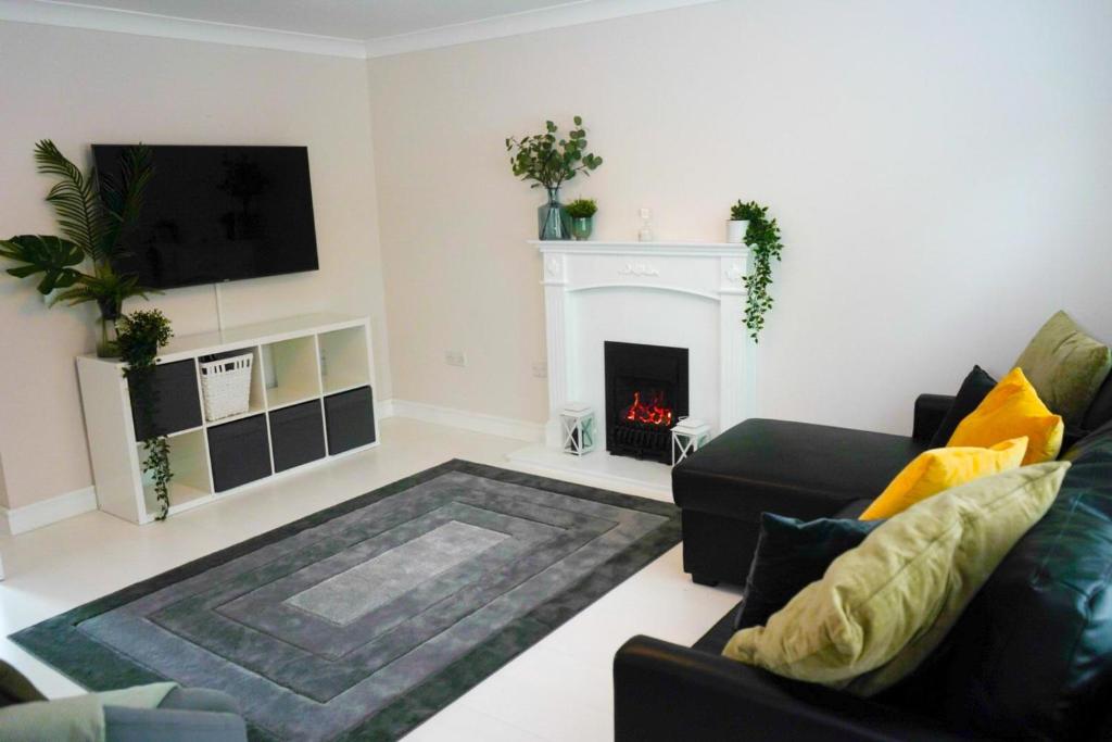 A seating area at 3 BED new build home with FREE parking BHX NEC HS2 CONTRACTORS FAMILIES