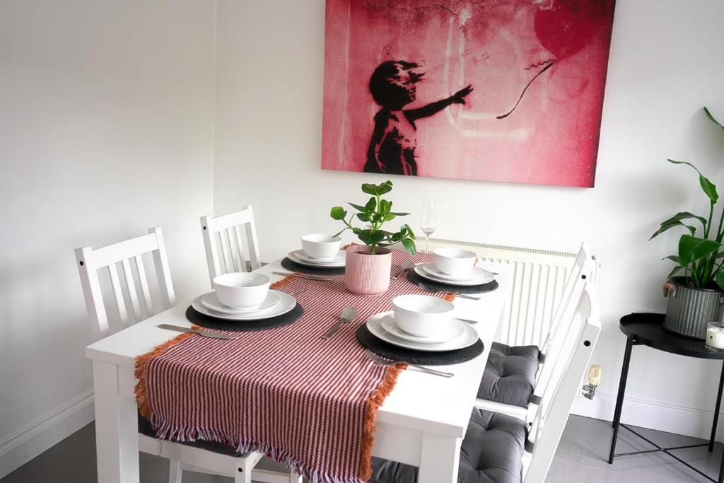 Fotografie z fotogalerie ubytování 3 BED new build home with FREE parking BHX NEC HS2 CONTRACTORS FAMILIES v destinaci Solihull