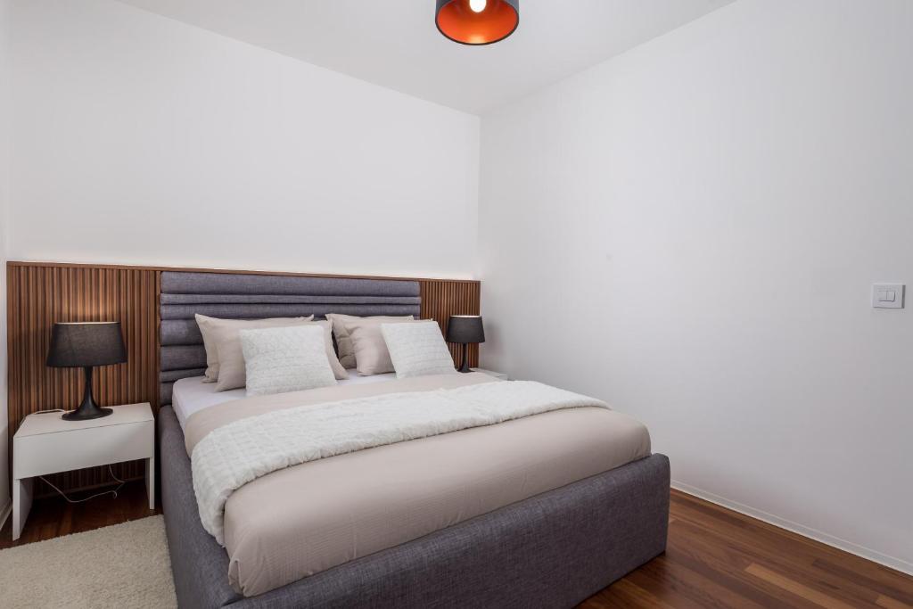 Posteľ alebo postele v izbe v ubytovaní Apartment Stella - heated rooftop swimming pool