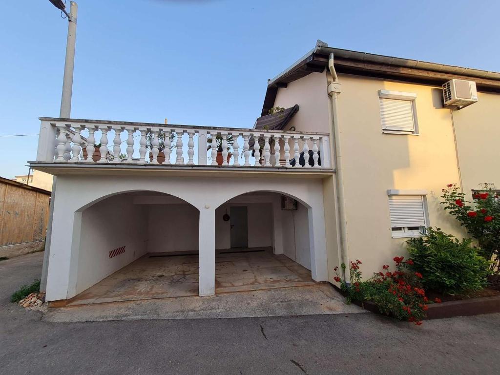 Budova, v ktorej sa apartmán nachádza