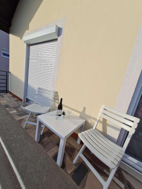 Fotografia z galérie ubytovania Apartmani Lovre i Zara v destinácii Zadar