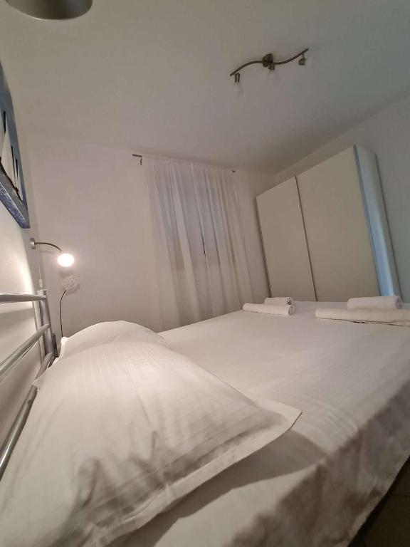 Posteľ alebo postele v izbe v ubytovaní Apartmani Lovre i Zara