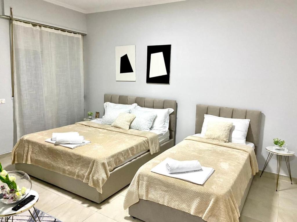 Postel nebo postele na pokoji v ubytování Chlo apartment 1 Tirane