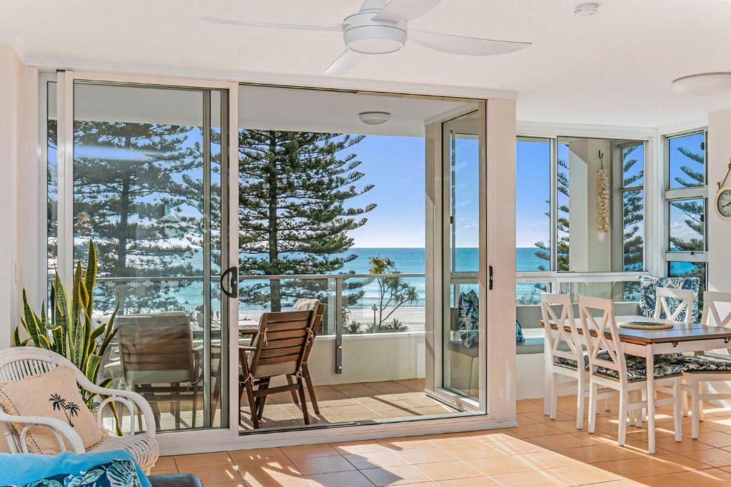 Rainbow Pacific unit 8 Great value unit right on the beachfront