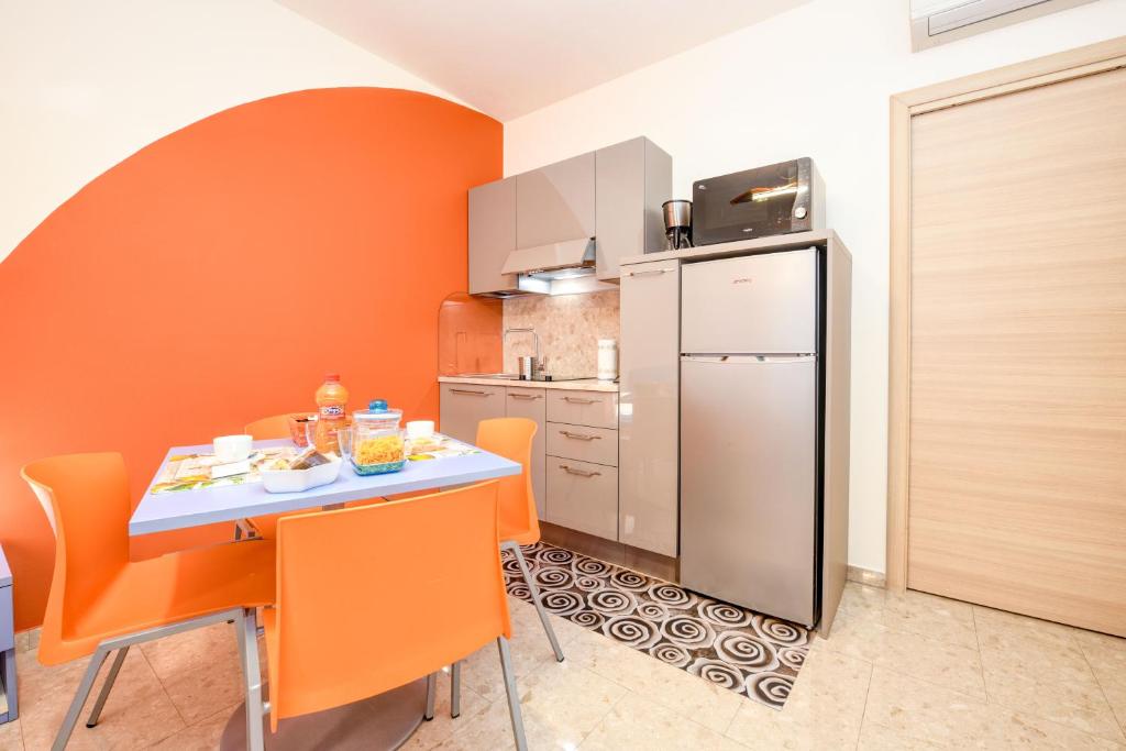 Kuchnia lub aneks kuchenny w obiekcie La Forgia Apartments