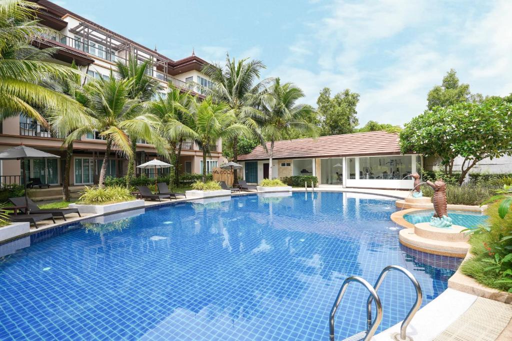 Bazén v ubytování Hotel COCO Phuket Bangtao Beach nebo v jeho okolí