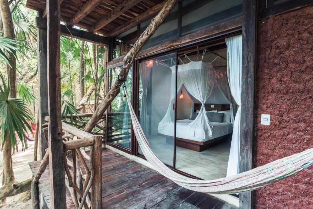 Balcone o terrazza di Hidden Treehouse Tulum Eco-Hotel
