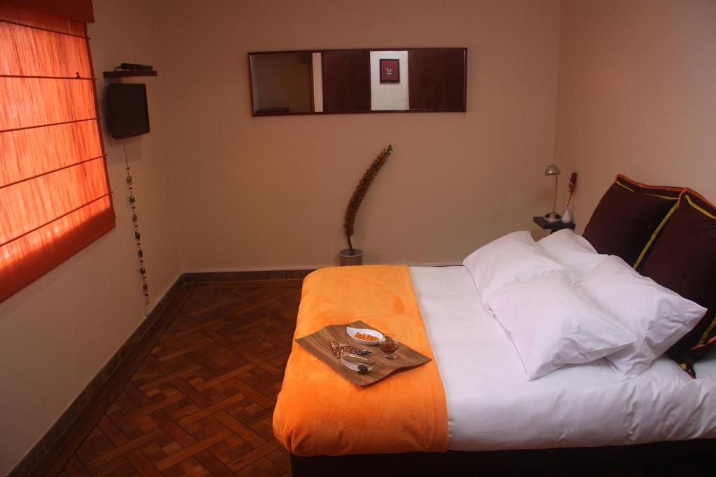 Postel nebo postele na pokoji v ubytování 6 Suites Hotel