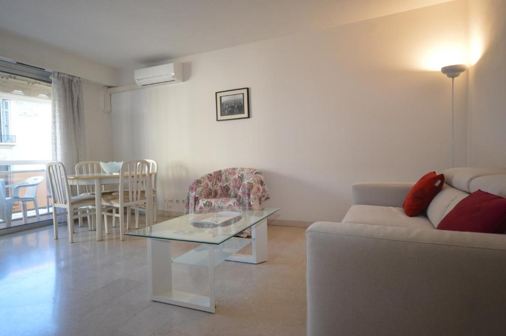 Cannes studio ideal for congresses or holidays