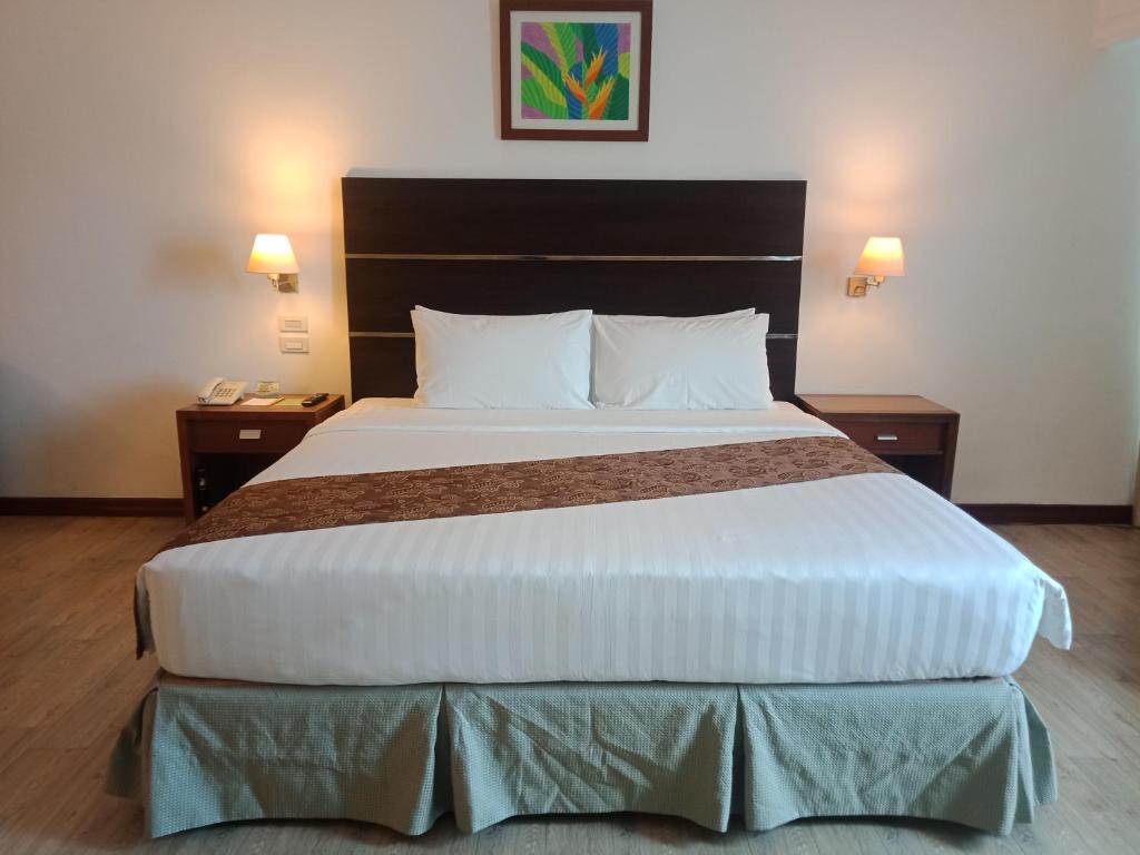 Days Hotel by Wyndham Iloilo - King Suite - Non-Smoking