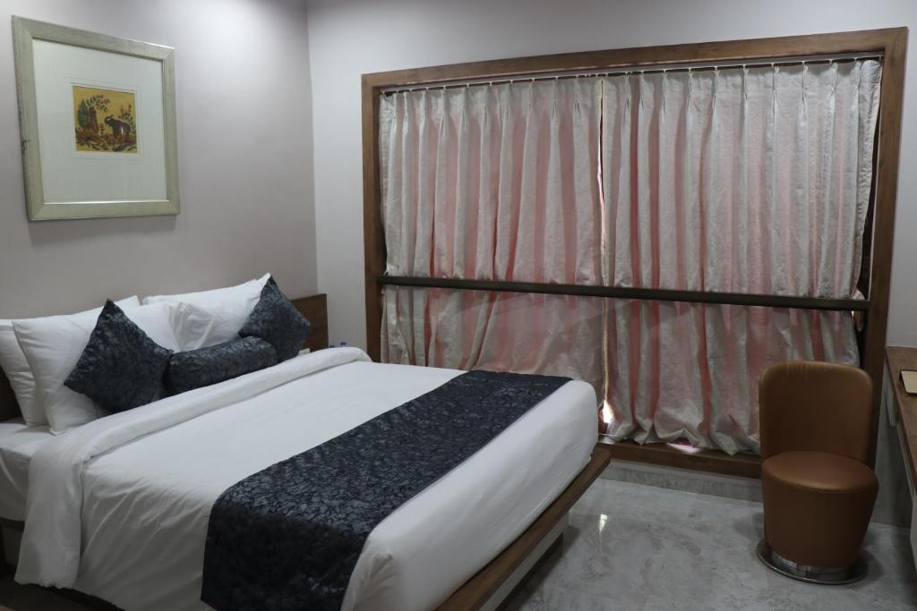 Postel nebo postele na pokoji v ubytování Nest Beacon Resort Daman