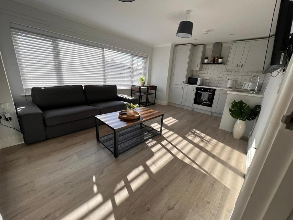 Great for contractors- free parking - Housity