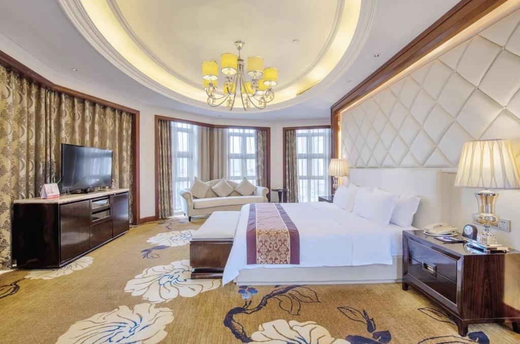 Postel nebo postele na pokoji v ubytování Days Hotel by Wyndham Logan City Huizhou