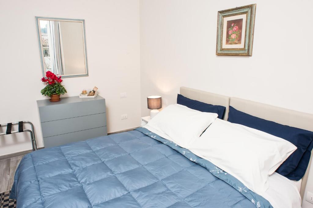 Łóżko lub łóżka w pokoju w obiekcie Orsini Family Deluxe Apartment by Mamo Florence