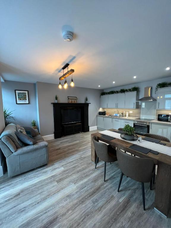 Two Bed Garden Apartment on the Plymouth Hoe, Plymouth (updated prices