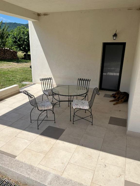 Balkón nebo terasa v ubytování VILA SARA
