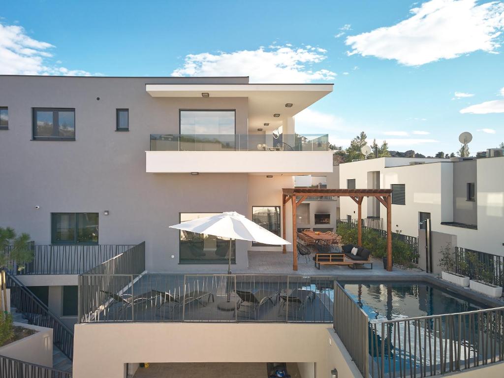 Fotografie z fotogalerie ubytování Luxury villa Natali with pool terrace and sea view v destinaci Podstrana