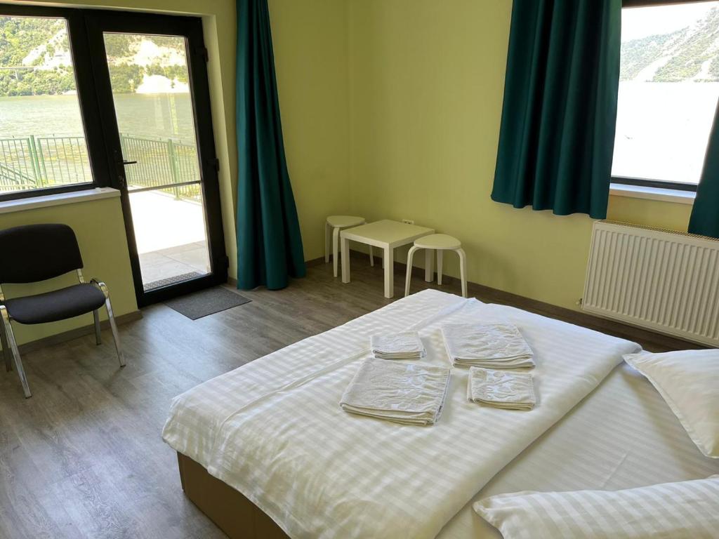 Postel nebo postele na pokoji v ubytování VILA SARA
