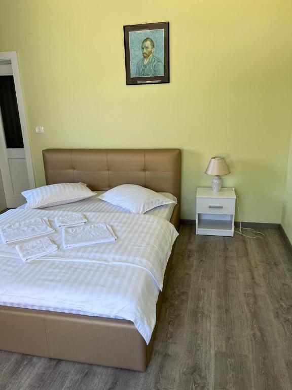 Postel nebo postele na pokoji v ubytování VILA SARA