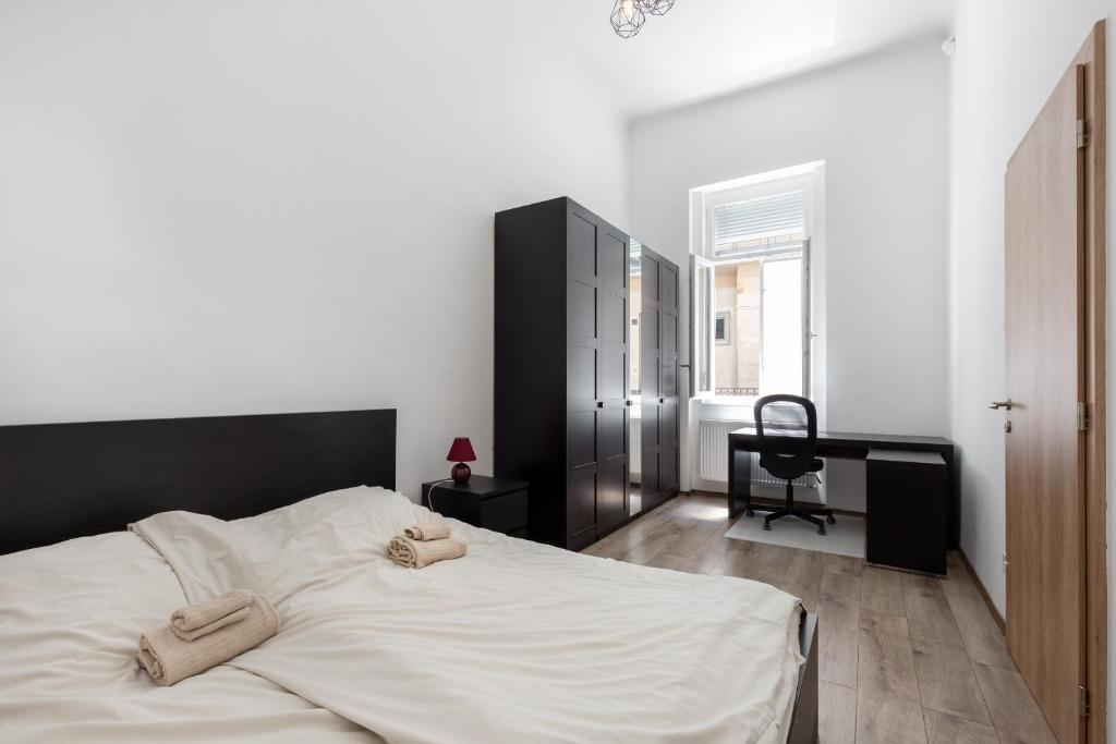 Posteľ alebo postele v izbe v ubytovaní D78 Dohány Apartment