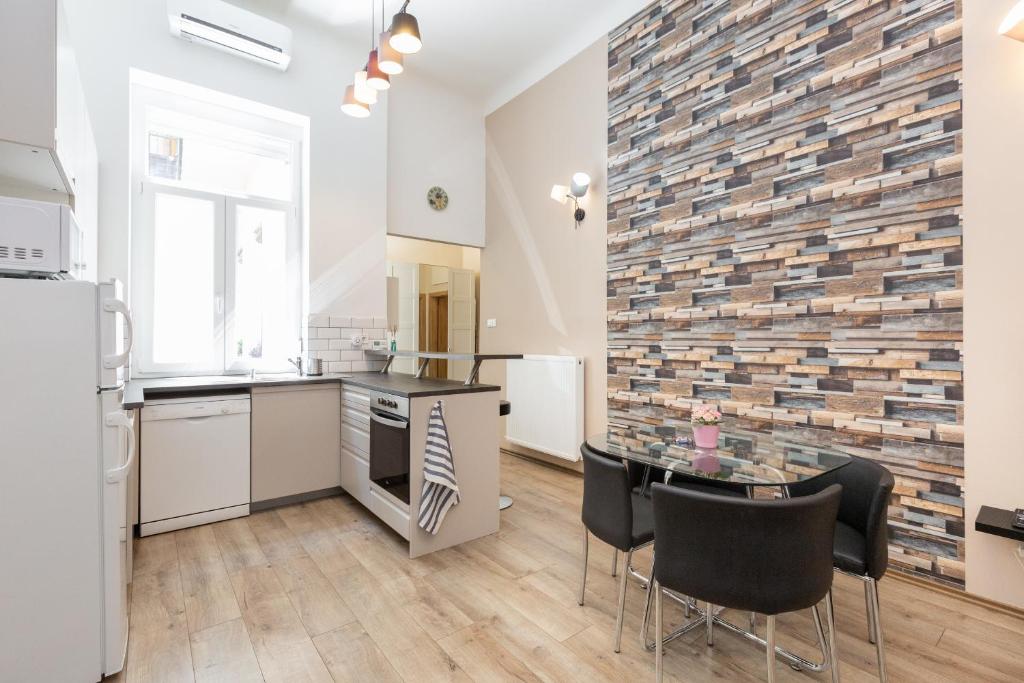 Kuchyňa alebo kuchynka v ubytovaní D78 Dohány Apartment