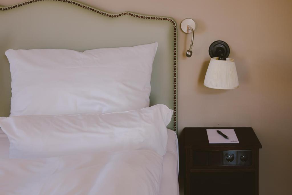 Postel nebo postele na pokoji v ubytování Mimosa Suites