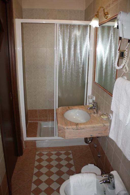 Koupelna v ubytování Albergo Ristorante Punta Dell'Est