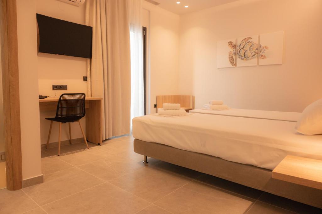 Postel nebo postele na pokoji v ubytování Nomad Hotel Paralia