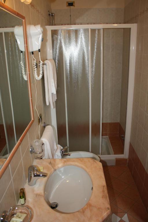 Koupelna v ubytování Albergo Ristorante Punta Dell'Est