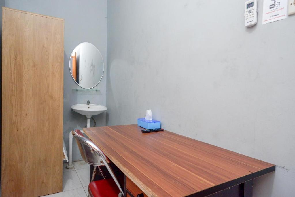 Fotografie z fotogalerie ubytování RedDoorz At Golden Inn Tugu Yogyakarta v destinaci Yogyakarta