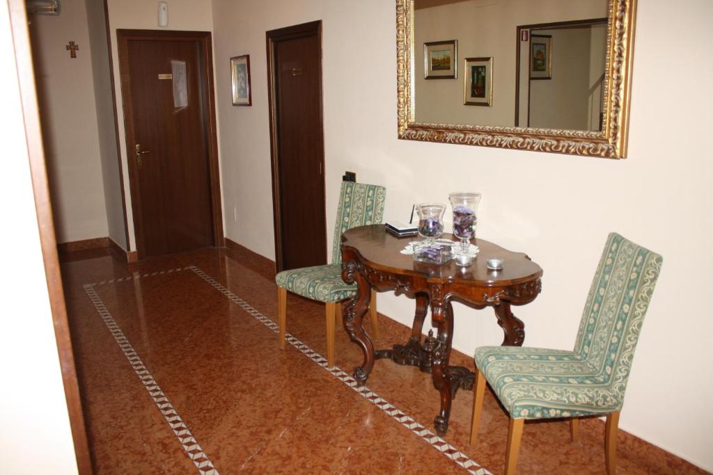 Posezení v ubytování Albergo Ristorante Punta Dell'Est