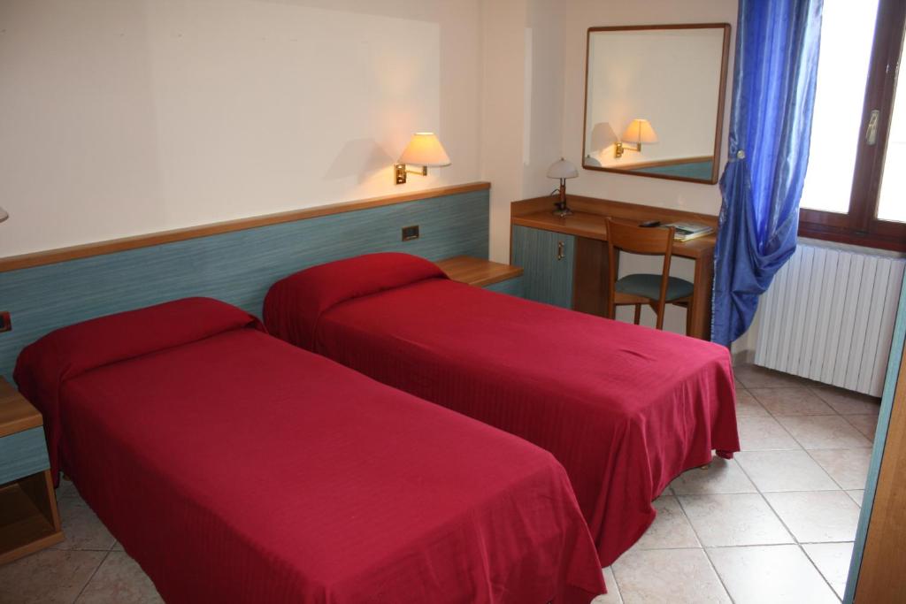 Postel nebo postele na pokoji v ubytování Albergo Ristorante Punta Dell'Est
