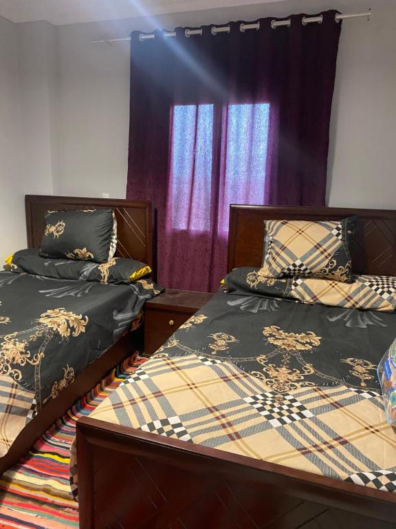 Postel nebo postele na pokoji v ubytování شاليه قرية ريفيرا 1