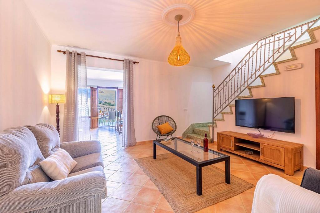 TV a/nebo společenská místnost v ubytování Villa Font 41 by Sealand Villas