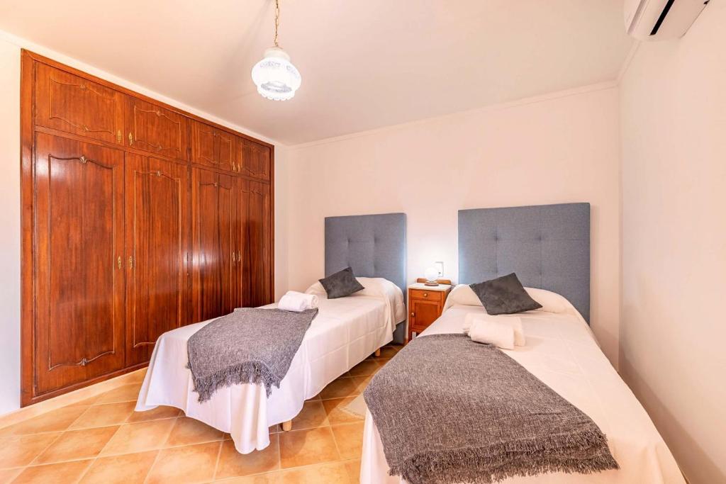 Postel nebo postele na pokoji v ubytování Villa Font 41 by Sealand Villas