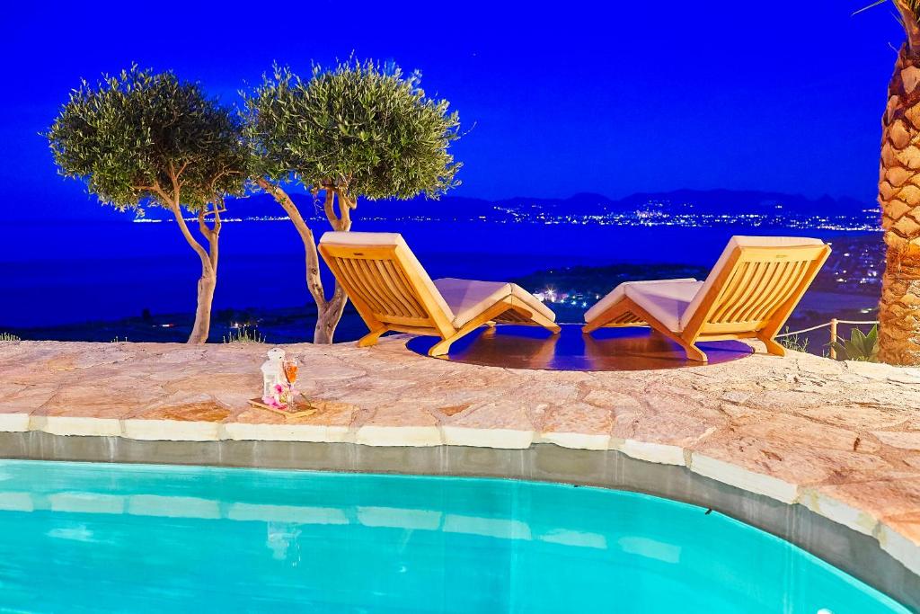 Bazén v ubytovaní Villa Brezza Marina - Scopello-Villas alebo v jeho blízkosti
