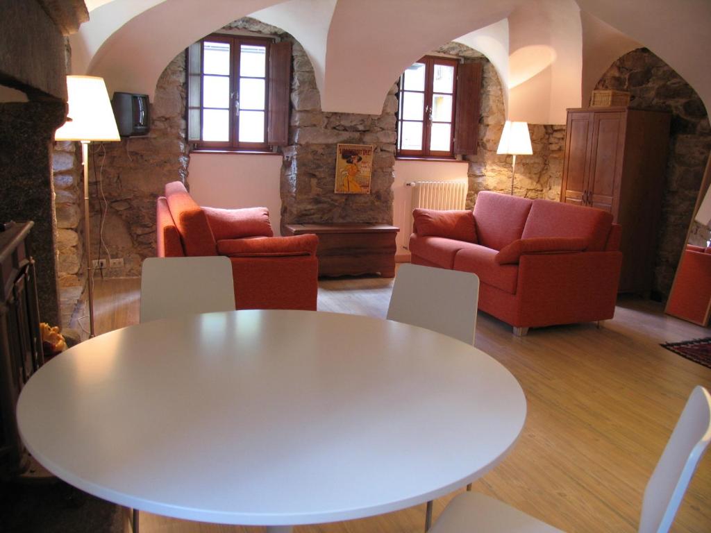 a living room with a white table and chairs at Casa Vacanze La Meridiana in Baceno