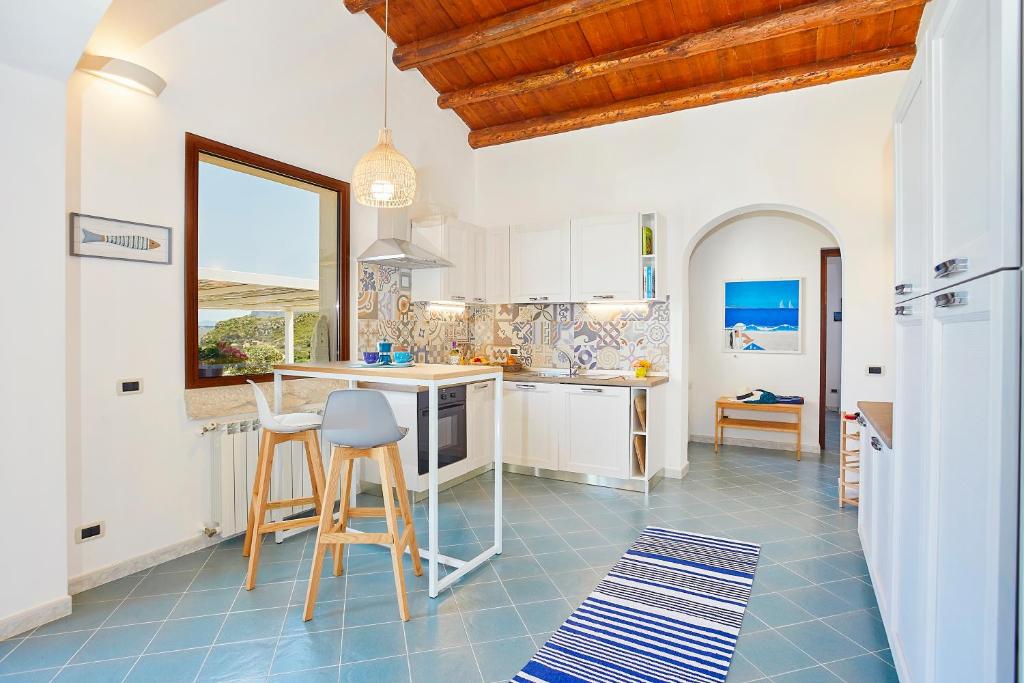 Kuchyňa alebo kuchynka v ubytovaní Villa Brezza Marina - Scopello-Villas