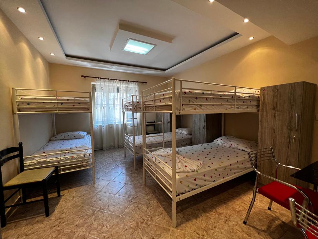 Grand Veranda Apartment - Image 2
