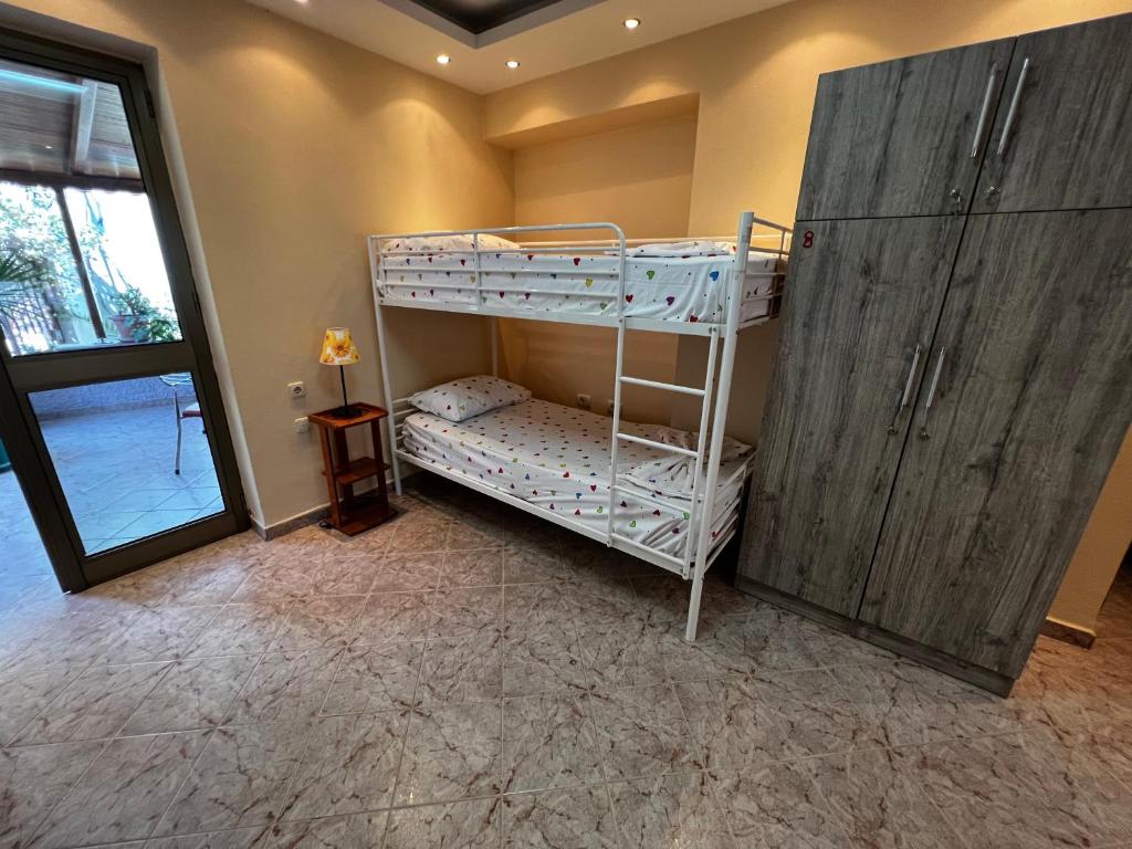Grand Veranda Apartment - Image 7