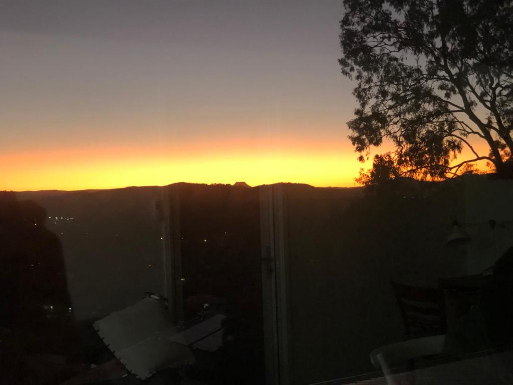 Self Contained Apartment, Queen bed, Own deck & great views - Apartamento De Una Habitación