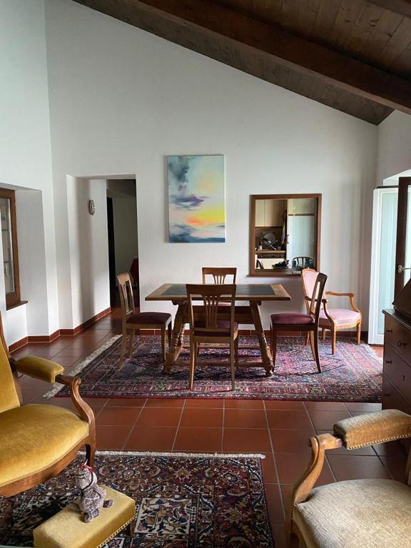 a living room with a wooden table and chairs at Apartment in erster Seelinie in Morcote in Morcote
