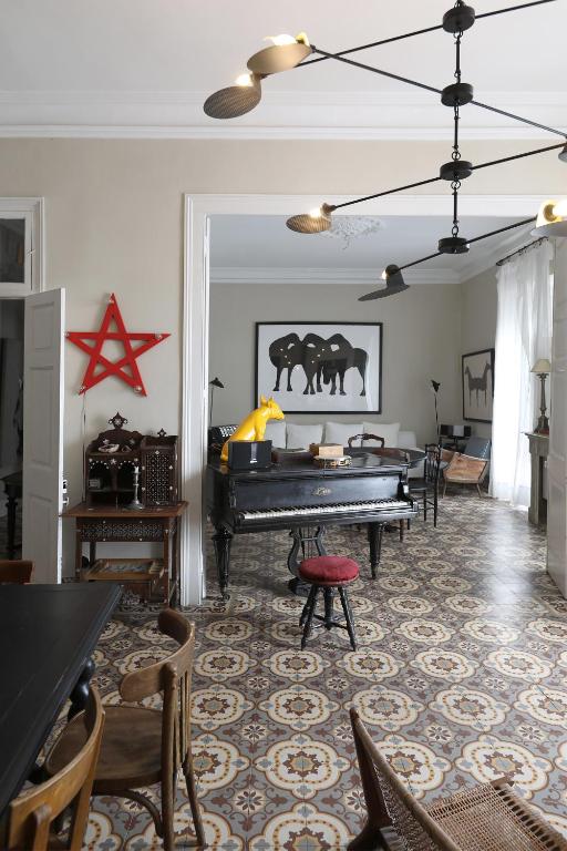 a living room with a table and a piano at Mimi Calpe in Tangier