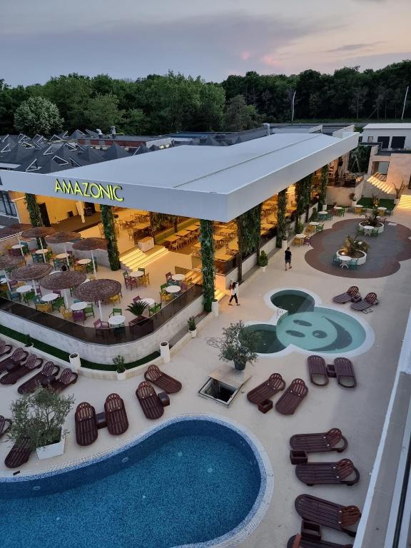 Bazén v ubytování Hotel Terra nebo v jeho okolí