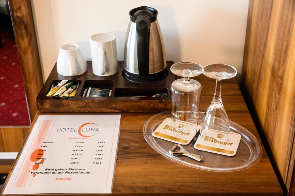 Příslušenství pro přípravu čaje a kávy v ubytování Hotel Luna