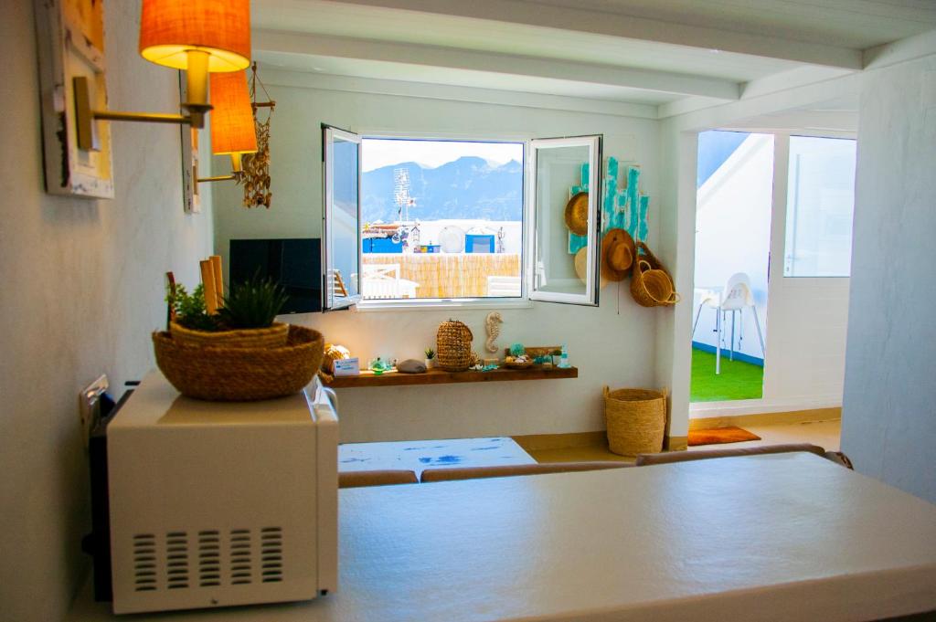 Televízia a/alebo spoločenská miestnosť v ubytovaní Famara rooftop 1